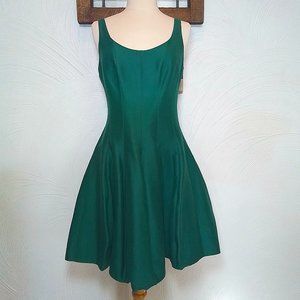 Halston Heritage Sleeveless Skater Dress Green Holiday Christmas size 4